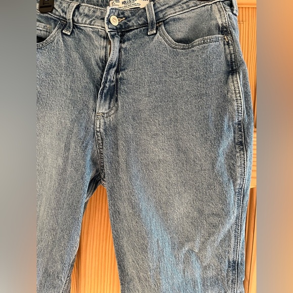 Hollister Curvy High Rise Vintage Stretch Mom Jean Size 30 - Picture 3 of 5